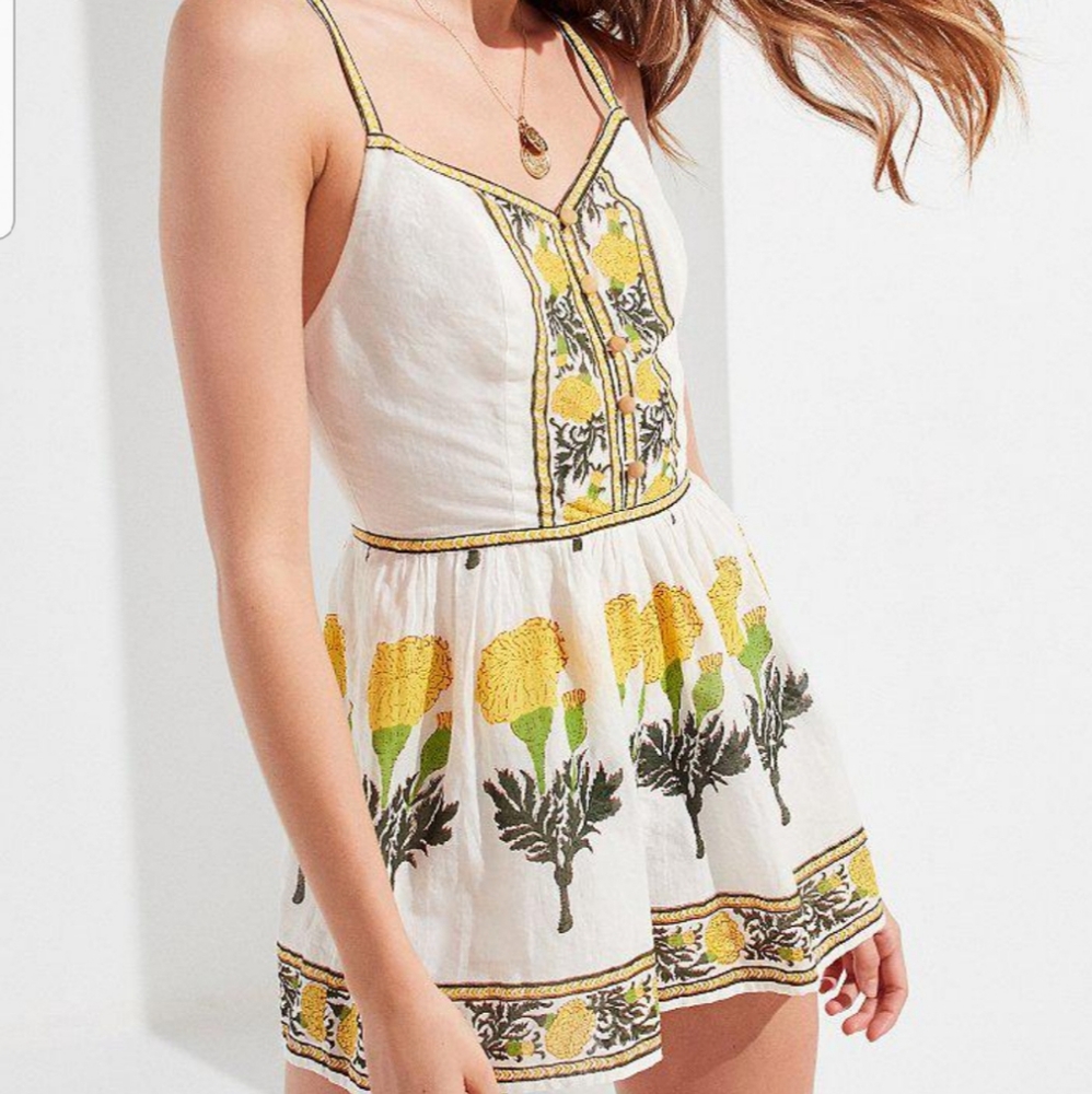 New Urban outfitters Dahlia Button Down Romper